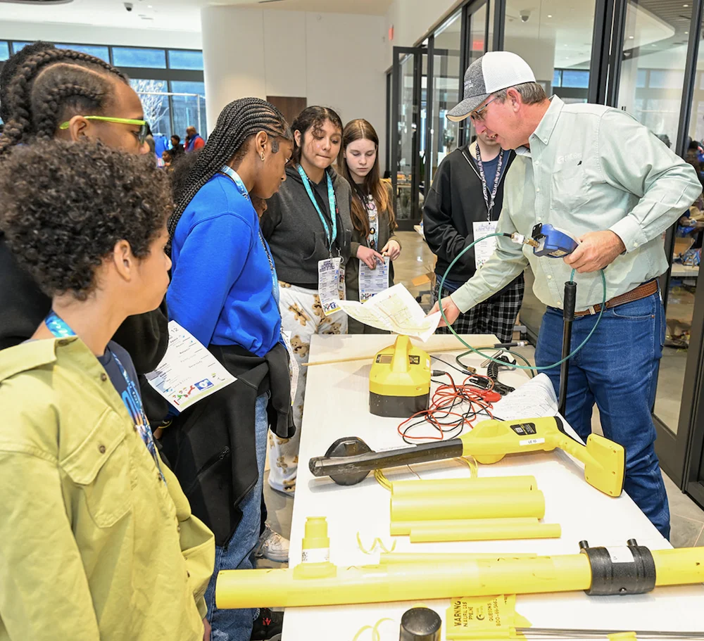 Students learning electrical circuits with Boeing professionals at E-STEAM STEM activity